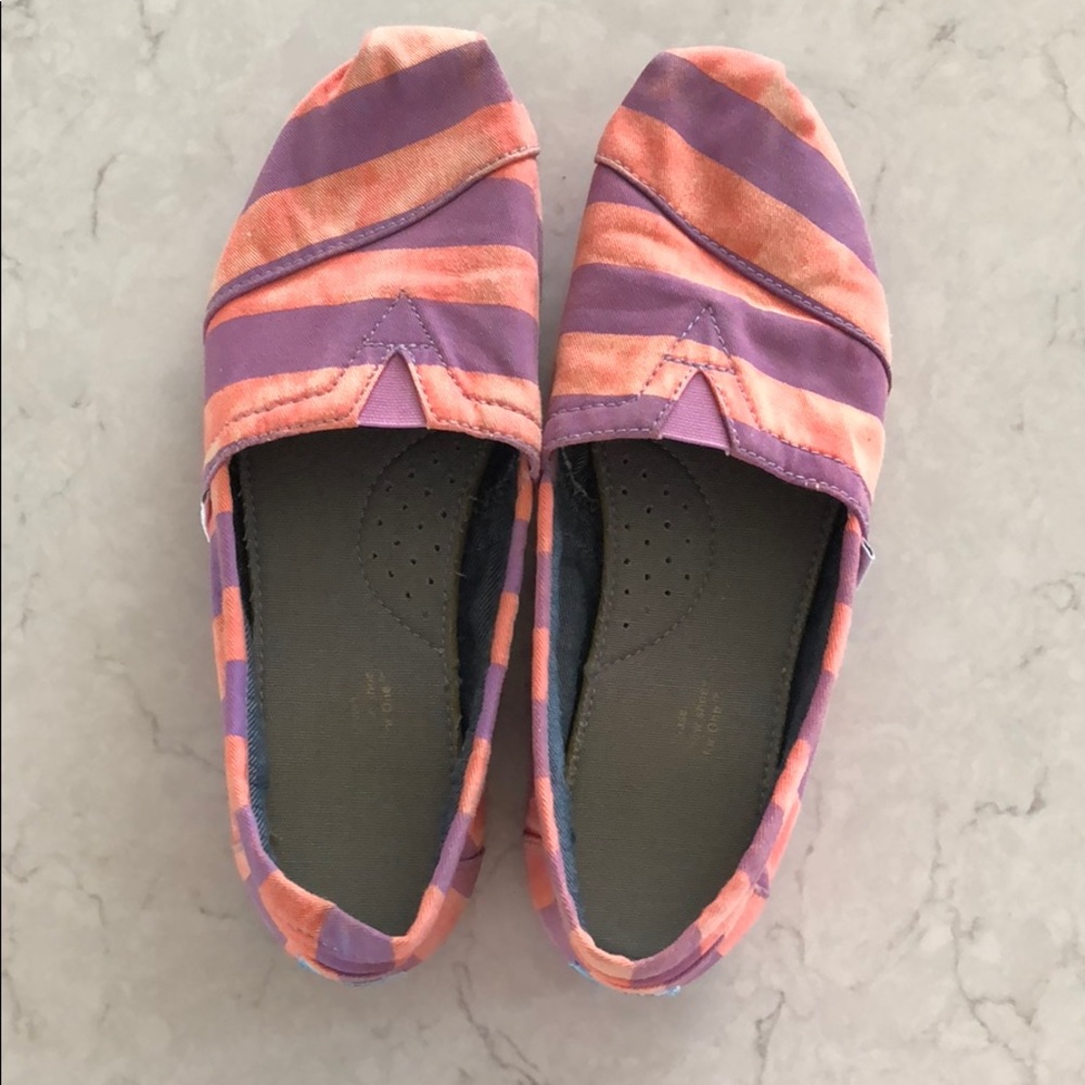 Toms
